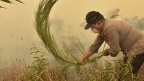 Kapolda Jambi Terima Penghargaan Penanggulangan Karhutla dari Inggris