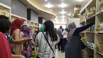 Wisatawan Mulai Padati Toko Oleh-oleh di Bandarlampung