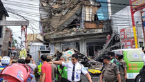 Ruko Roboh di Slipi, 3 Orang Luka-luka