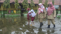 Banjir di Polman Belum Surut, Siswa Terpaksa Diliburkan