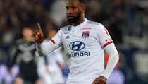 Diincar Setan Merah, Dembele Pilih Bertahan di Lyon