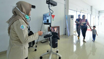 Penumpang dan Awak Pesawat Harus Lewat Pemeriksaan Suhu Badan