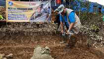 Alumni IPB Bangun MCK di Cileuksa Bogor