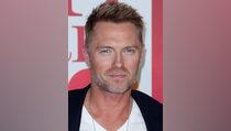 Ronan Keating Persembahkan Lagu untuk BCL