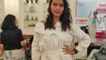 Veronika Krasnasari Perempuan yang Serbabisa