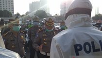 Ditlantas Polda Metro Semprot Disinfektan Personel Secara Rutin