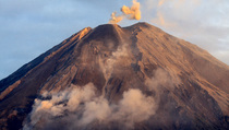 Cuaca Buruk, Pendakian Gunung Semeru Ditutup Total