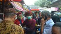 Ratusan Ojol, Warga, dan PKL Terima APD dari Satgas Forkoma PMKRI