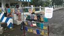 Pedagang Masker Dadakan di Cianjur Raup Keuntungan