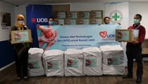 Pandemi Covid-19, UOB Indonesia Donasikan 100.000 APD