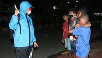 Berjalan Kaki Keliling Jayapura, Kapolda Papua Ingatkan Warga Jam Malam