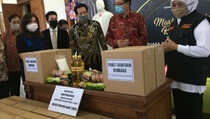 Gubernur Khofifah Minta BLT Tidak Dibelikan Baju Lebaran