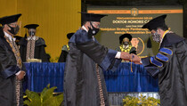 Menteri Desa PDTT Terima Gelar Doktor Honoris Causa dari UNY