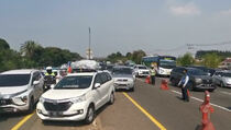 Lalu Lintas Padat, Tol Jakarta-Cikampek Berlakukan Contra Flow