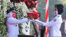 Gubernur Khofifah Pimpin Upacara HUT RI di Gedung Negara Grahadi Surabaya