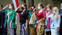Cantik dan Berkebaya, Warga Rusia Ikuti Upacara HUT Ke-75 RI di KBRI Moskwa
