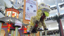 Semarak Liukan Naga di Sentra Kelapa Gading