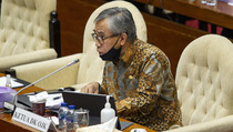 OJK Diharapkan Bisa Tinjau POJK Buyback Saham Delisting
