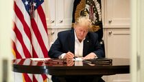 Mayoritas Warga AS Makin Tidak Percaya Penanganan Covid-19 oleh Trump