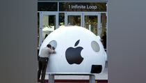 Greenpeace Gelar Protes di Kantor Pusat Apple