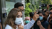 Wajib Lapor, Gisel dan Michael Yukinobu Kooperatif