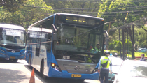 Kabel Terjuntai Sebabkan Macet Di Jalan Pattimura Kebayoran