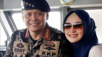 Hari Lebaran, Iis Rosita Dewi Kunjungi Edhy Prabowo di Rutan KPK