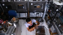 Penjualan Alat Bakar Makanan Meningkat Jelang Tahun Baru