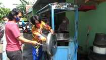 PKL di Klaten Menentang Pembatasan Waktu Berdagang sampai Pukul 19.00