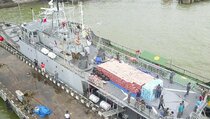 KRI Tongkol 813 Bawa Bantuan untuk Korban Gempa Sulbar
