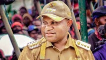 Bupati Dogiyai Bantu Korban Konflik Intan Jaya