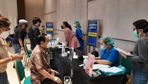 Vaksinasi Covid-19 untuk Lansia Perlu Perhatian Khusus