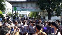 Terdakwa Rizieq Syihab Tiba di PN Jakarta Timur