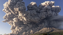 Gunung Sinabung Semburkan Abu Vulkanik Setinggi 2.000 Meter