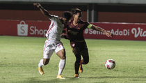 Hujan Kartu Kuning dan Satu Kartu Merah, PSM vs Persija Berakhir Tanpa Gol