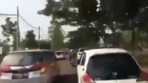 Viral, Brio Putih Halangi Laju Ambulans di Tangerang