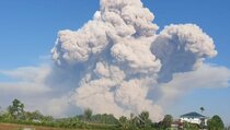 BPBD: Luncuran Awan Panas Sinabung Teramati dari Jarak 1.500 meter