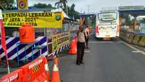 Hari Kedua Larangan Mudik, Puluhan Kendaraan Diputar Balik di Pintu Tol Bekasi Timur