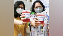 ALODOKTER-Fore Coffee Bagikan 1.000 Cup Manuka untuk Tenaga Kesehatan di Wisma Atlet