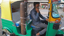 Darurat Covid-19 di India, Bajaj pun Diubah Jadi Ambulans