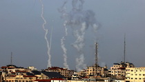 Israel Balas Serangan Roket Hamas, 20 Tewas