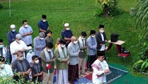 Gubernur Anies dan Keluarga Laksanakan Salat Id di Rumah Pribadi Terapkan Prokes