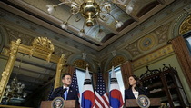 Presiden Biden dan Moon Nyatakan Keprihatinan Atas Korut