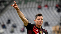 Luar Biasa! Gol Robert Lewandowski Pecahkan Rekor 49 Tahun Gerd Muller