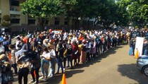 Vaksinasi Covid-19 di Kota Tangerang Timbulkan Kerumunan