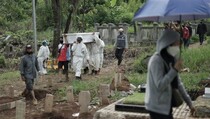 Cegah Pungli, Polisi Siaga di TPU Cikadut