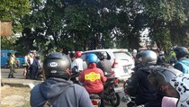 Antrean Panjang Kendaraan Terjadi di Pos Penyekatan Jalan Raya Bogor-Jakarta