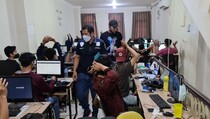 Polisi Gerebek Kantor Sindikat Pinjaman Online di Cengkareng