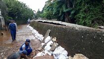 Ini Penyebab Tanggul Jebol ‎di Perumahan Bumi Nasio Indah Bekasi