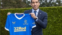 Ditinggal Gerrard, Rangers Tunjuk Van Bronckhorst Sebagai Pelatih